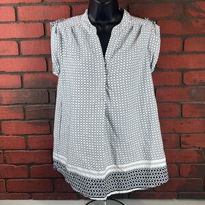 Antilia Femme Woman's‎ Medium Short Sleeve Blouse – Lightweight, Casual